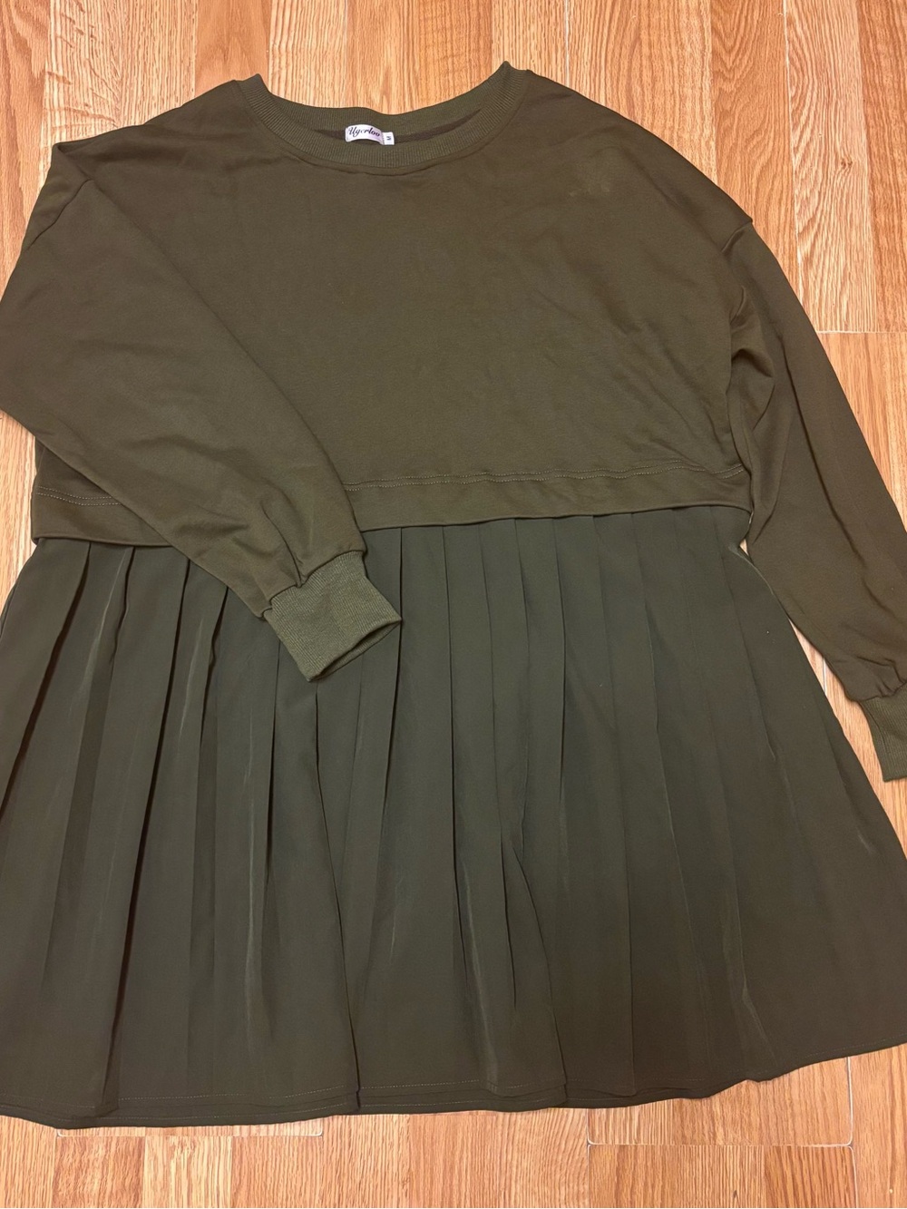 Olive Green Long Sleeve Pleated Dressing - Picture 2 of 3